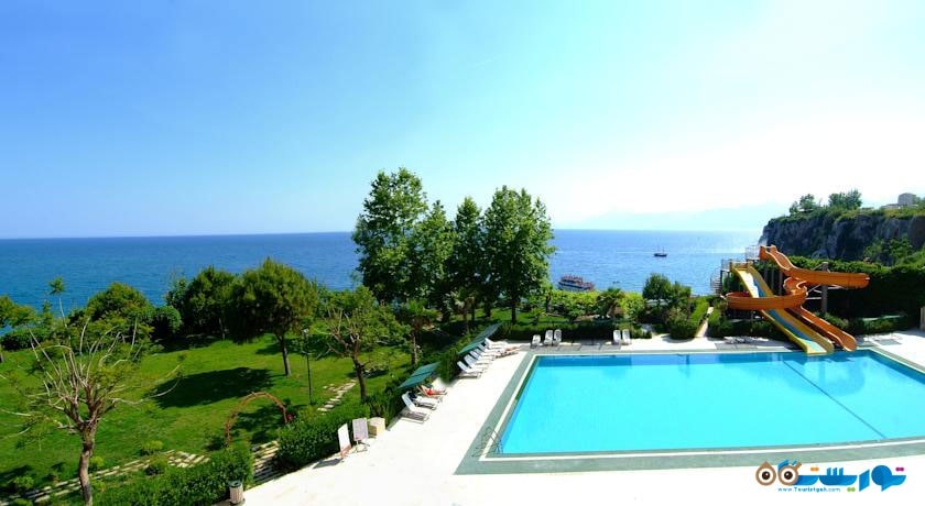 نمای استخر روباز